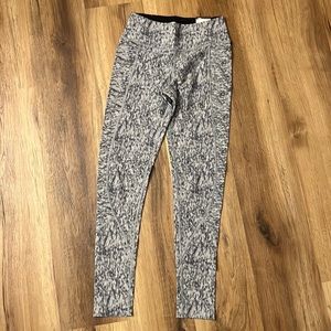 NWT Grey/Wht Victoria’s Secret Total Knockout Tights S